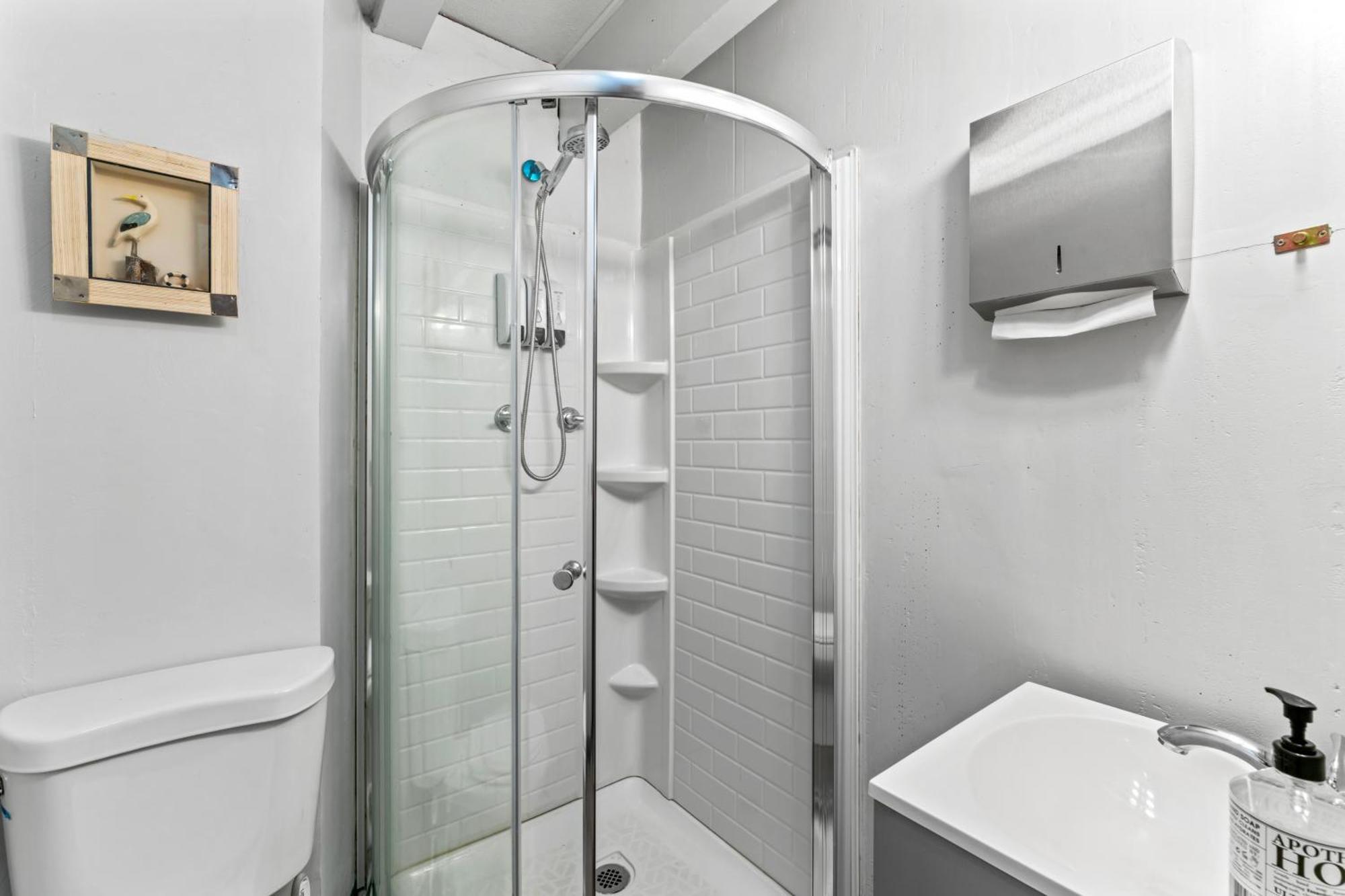 Compact, Comfortable And Cozy Too アンカレッジ エクステリア 写真